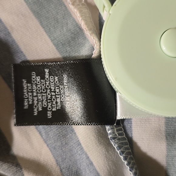 TORRID Size 2 Halter Style Short Sleeve Top with Keyhole in the back - Picture 6 of 8